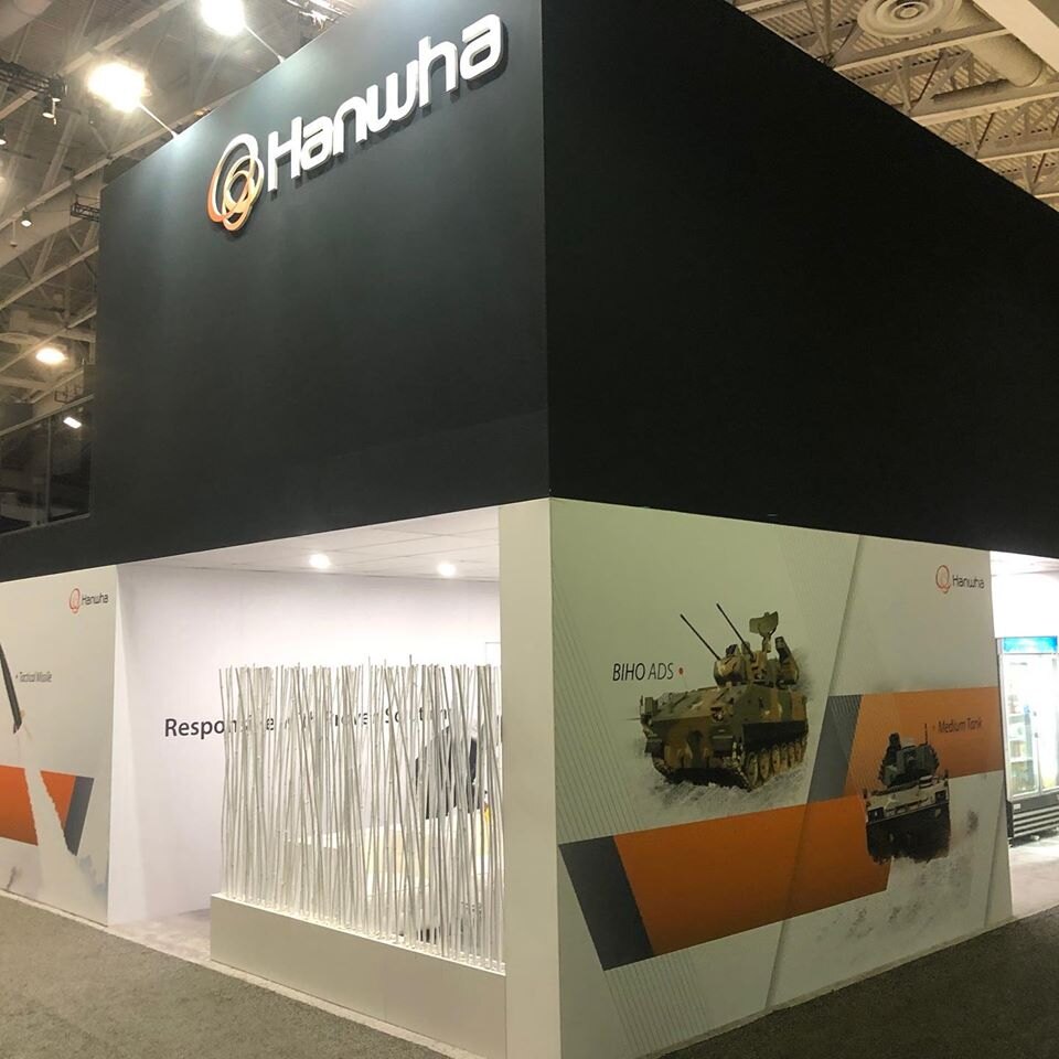 Hanwha exhibit exterior corner graphics